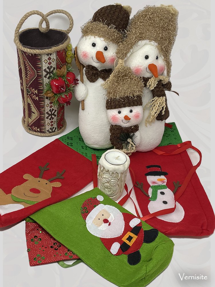 Artisanal Happy Family of Snowman | Christmas Decorative Pillow and Figurine